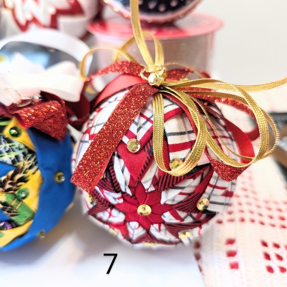 Hand crafted Ornaments keepsakes balls pleated - Picture 10 of 11